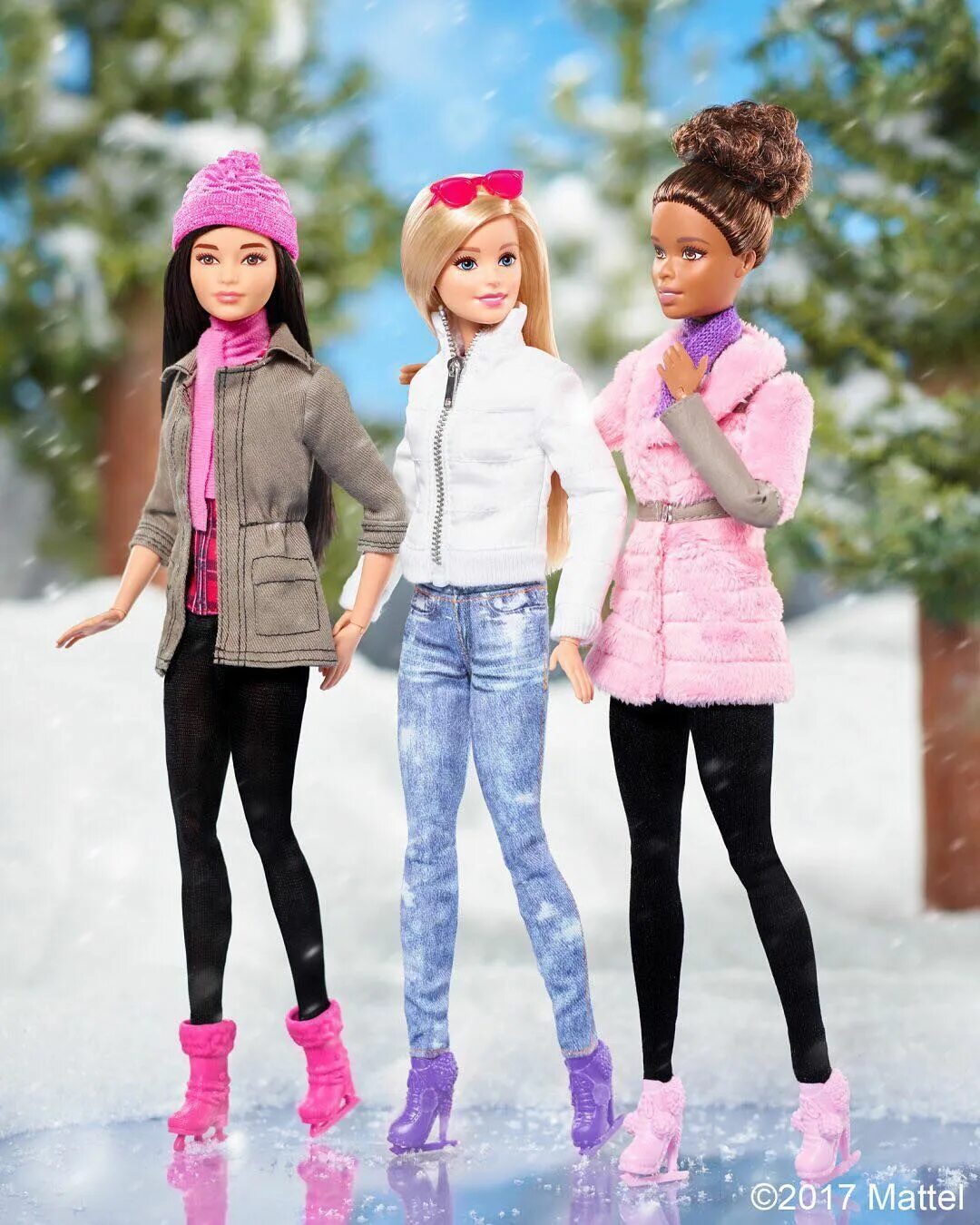 Одежда для барби маттел. Одежда для барби. Кукла барби набор самер. Барби где одежда. Куклы барби наборы фэшион.