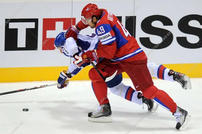 Андрей сергеев мчм 2011. Финал хоккея 2011. Мчм 2011 финал россия канада 5 3. Хоккей чм 2011 молодежка. Финал хоккея 2011.