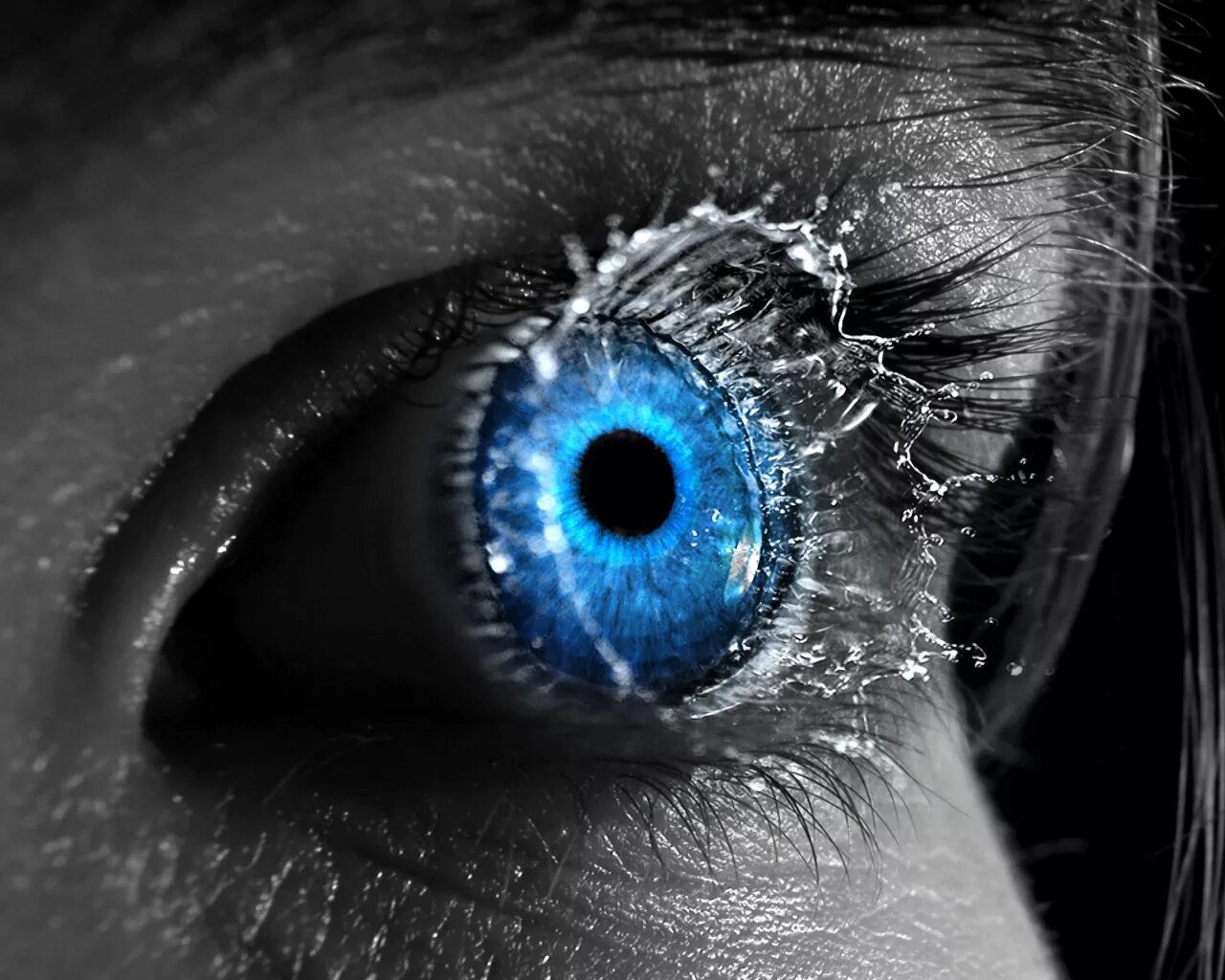 Найди дурной глаз. Голубые глаза. Красивые глаза. Синие глаза. Глаз картинка.