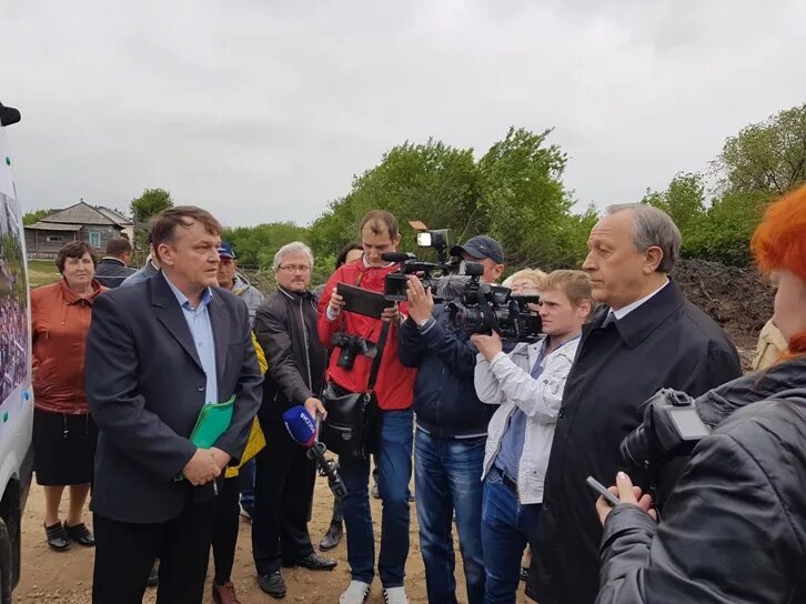 Радаев в парке Пугачев. Пугачев Саратовская область новости. Пугачев Саратовская область еда. Пугачевские новости Саратовской области. Новости пугачев сегодня последние свежие события