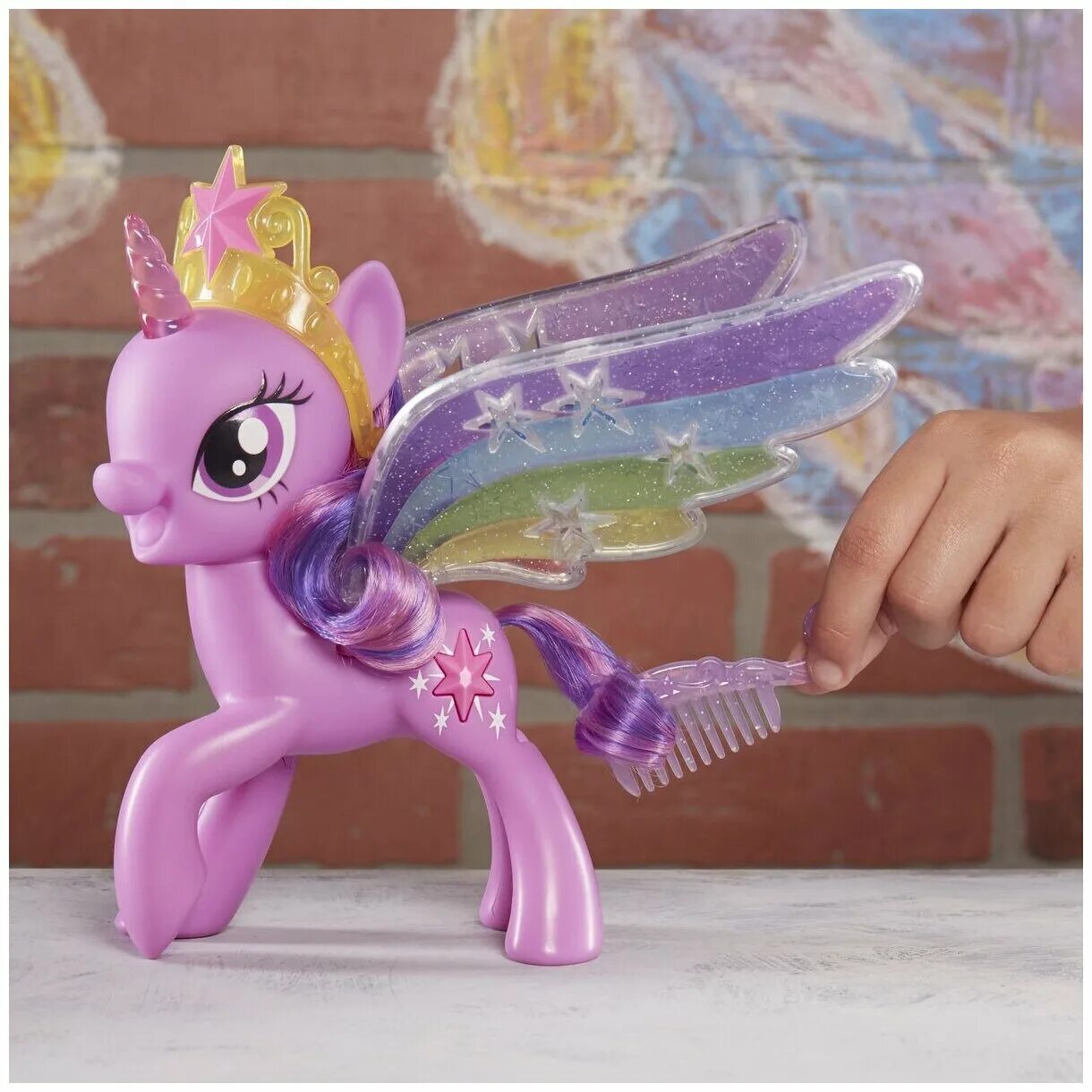 Крылья литл пони. Фигурка Hasbro my little Pony Искорка с радужными крыльями e2928. Твайлайт Спаркл игрушка пони. Пони Хасбро Искорка. Фигурка Hasbro Искорка c3329.