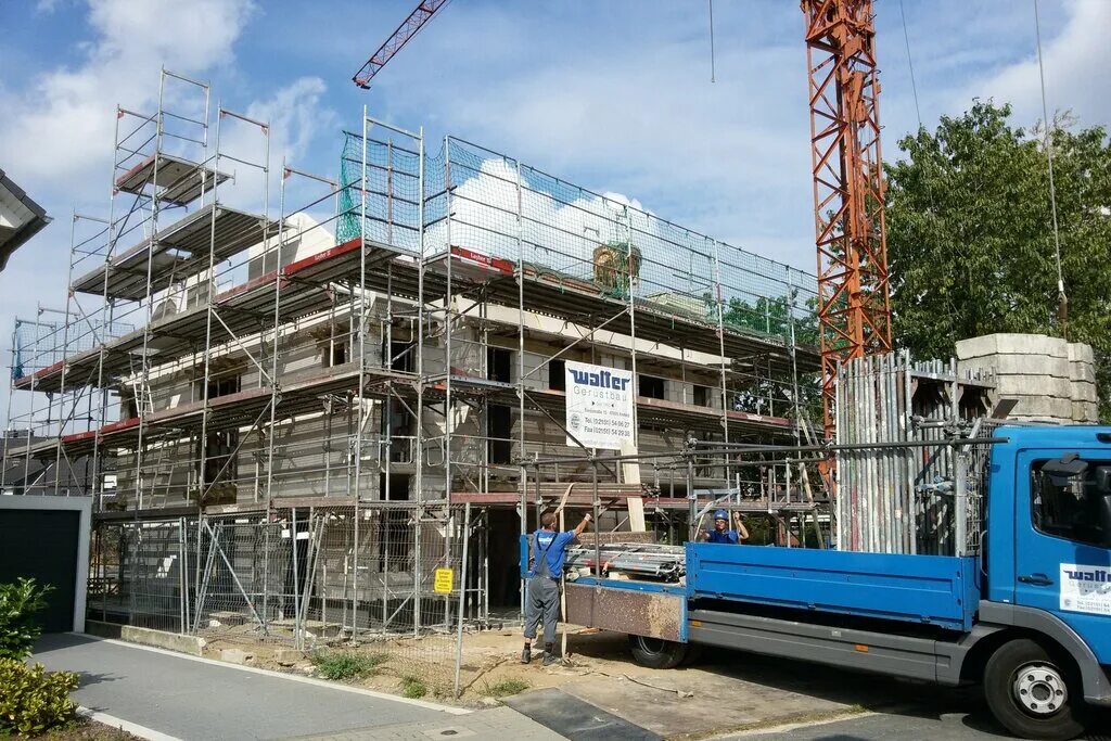 частные застройщики. стройка в квартире. строящийся многоэтажный дом. инженер строитель. архитектор строитель.