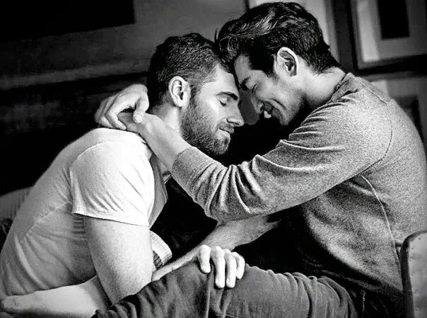 Мужская любовь. Однополый поцелуй. Гомосексуальные мужчины. Однополая любовь.