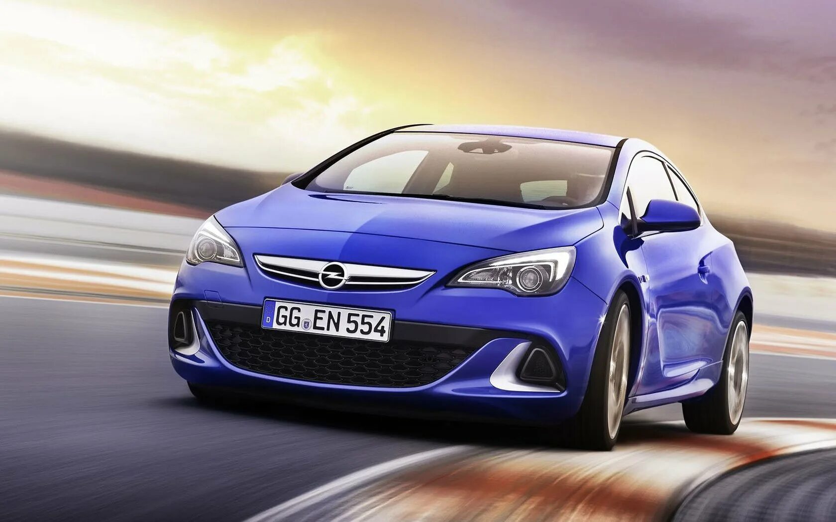 Opel большой. Opel Astra OPC 2013. Машина Опель голубая. Форд GTC.