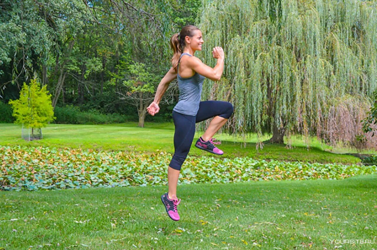 Бег девушки. Бег ускоряет метаболизм. Елизавета пагудо бег. Эффект бега. Бег на месте.