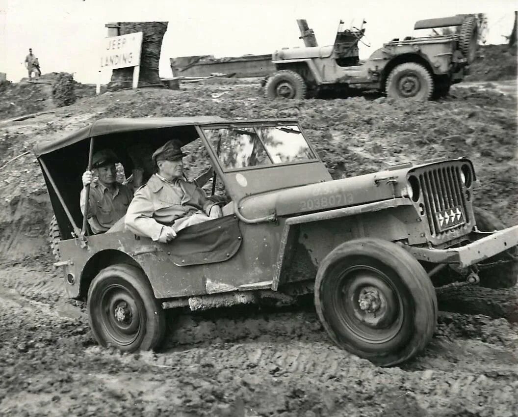 Машины времен войны. Jeep Willys 1944. Джип Виллис в Советской армии. Виллис автомобиль в Советской армии. Джип Виллис 1941.