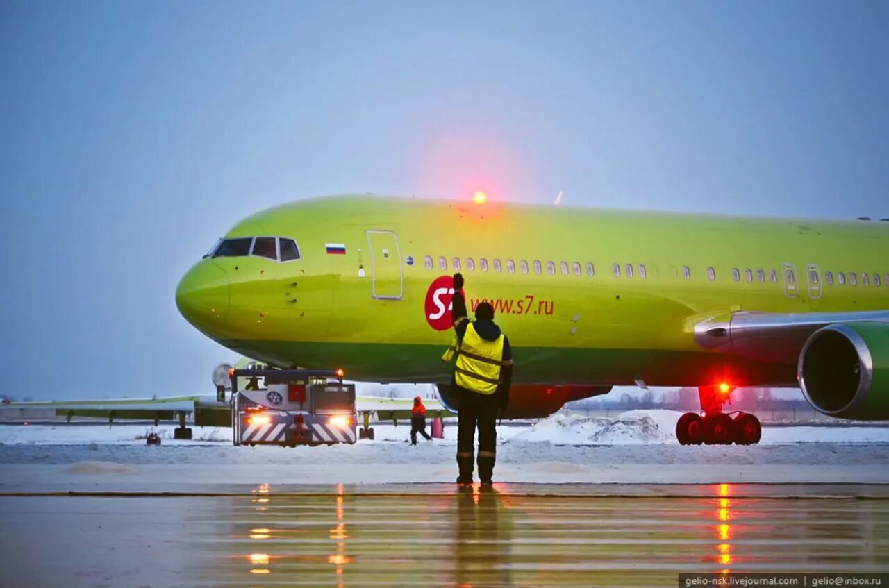 S7 airlines сибирь. Авиакомпания Сибирь s7. Самолеты авиакомпании Сибирь s7. Самолет Джей Севен. Боинг 767 с7.