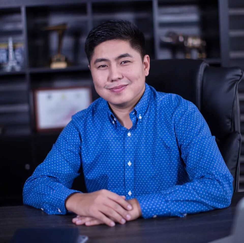 Мужчина казах 3/4. Кочевники зимой. 4 казаха. Кочевые народы центральной азии. Сангаджиев режиссер.