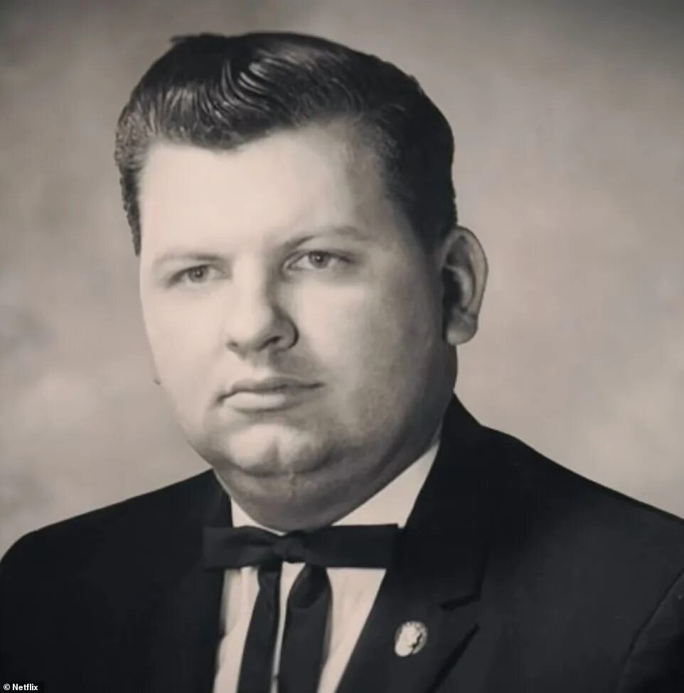 Джон гейси. Джон уэйн гейси фото. Джон гейси клоун убийца. John wayne gacy. Джон гейси.