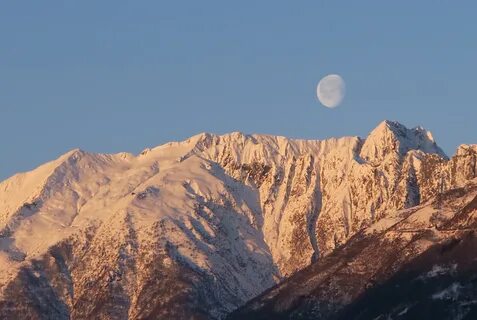 Горные хребты луны