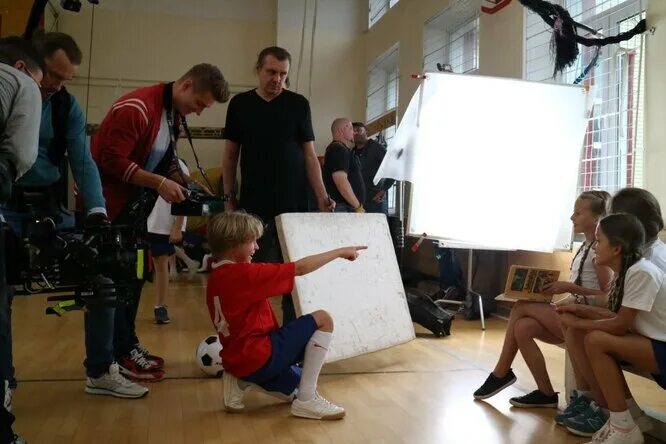 Воробьев я тебя люблю кто снимается. Воробьёв я тебя люблю клип. Диана енакаева сериалы. Ярослав ефременко и диана енакаева. Алексей воробьев клип про школу.