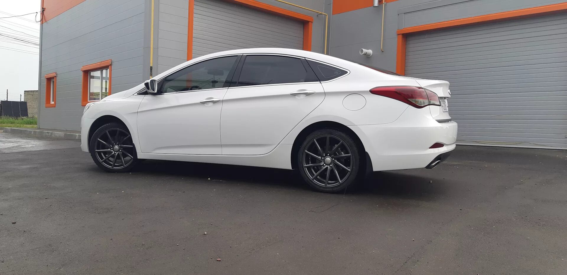 Солярис 18. Solaris Hyundai белый r17 вертушки. Hyundai i40 диски r18. Хендай i40  r18. Vossen CVT r17 Солярис.