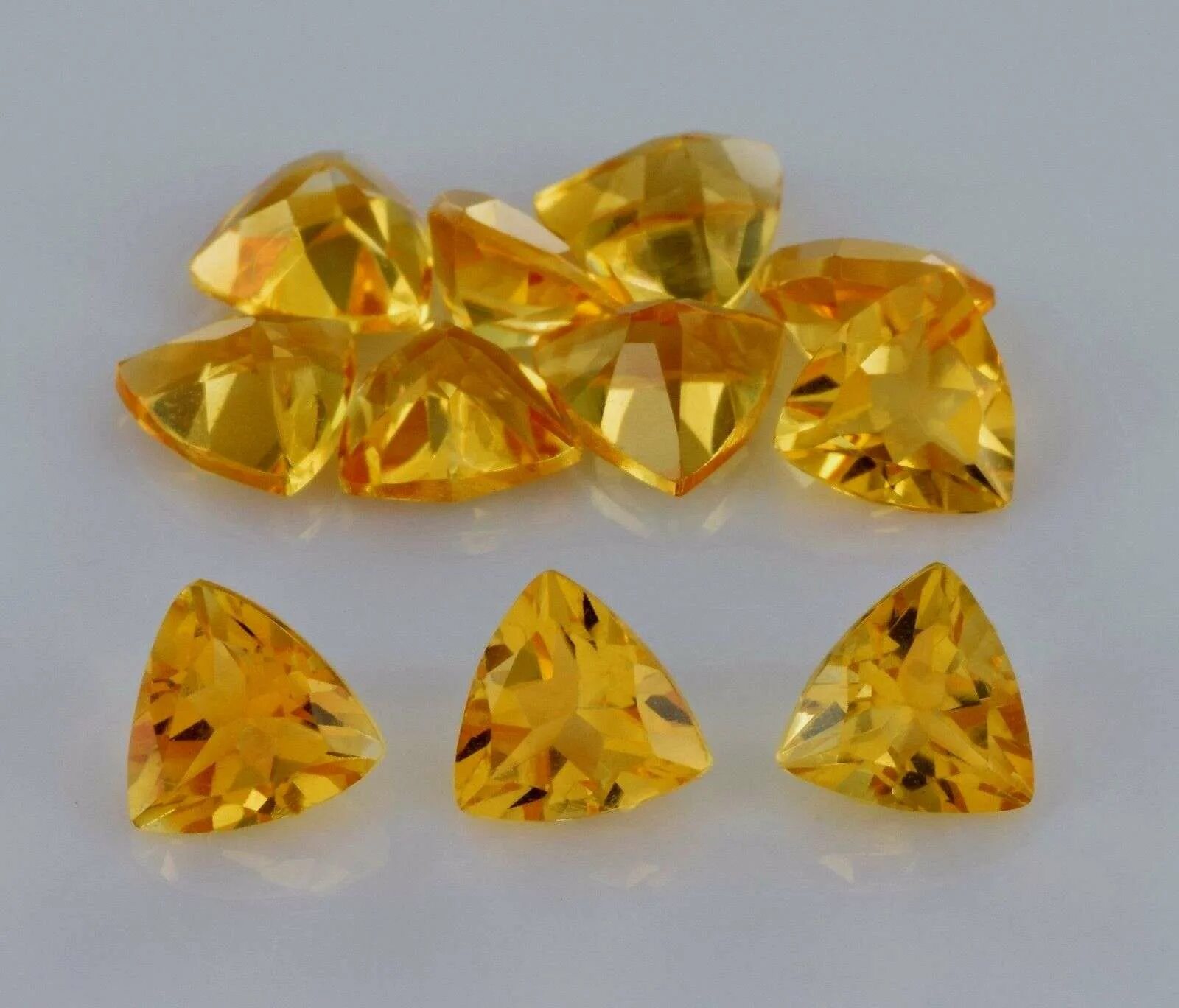 Как называется камень желтого цвета. Желтый кварц галыш. Корнерупин турмалин топаз хризоберилл шпинель сподумен. Камень джаспер жёлтый. Желтый полудрагоценный камень.