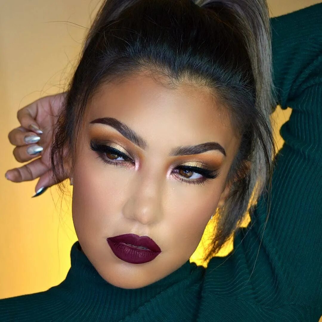 Макияж 2020. Макияж на новый год 2019. Макияж с большими стрелками. Carli bybel anastasia makeup. Розовый макияж.