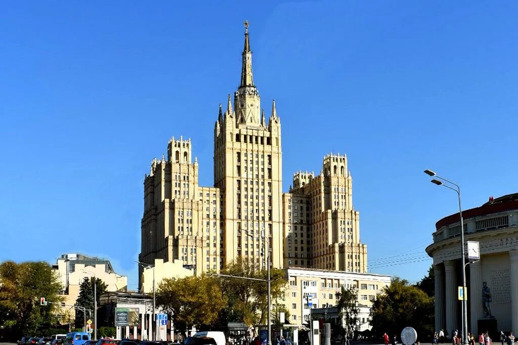 сталинская высотка на котельнической. сталинские высотки мгу архитектор. московские высотки сталинского. сталинские высотки в москве. сталинки в москве мгу.