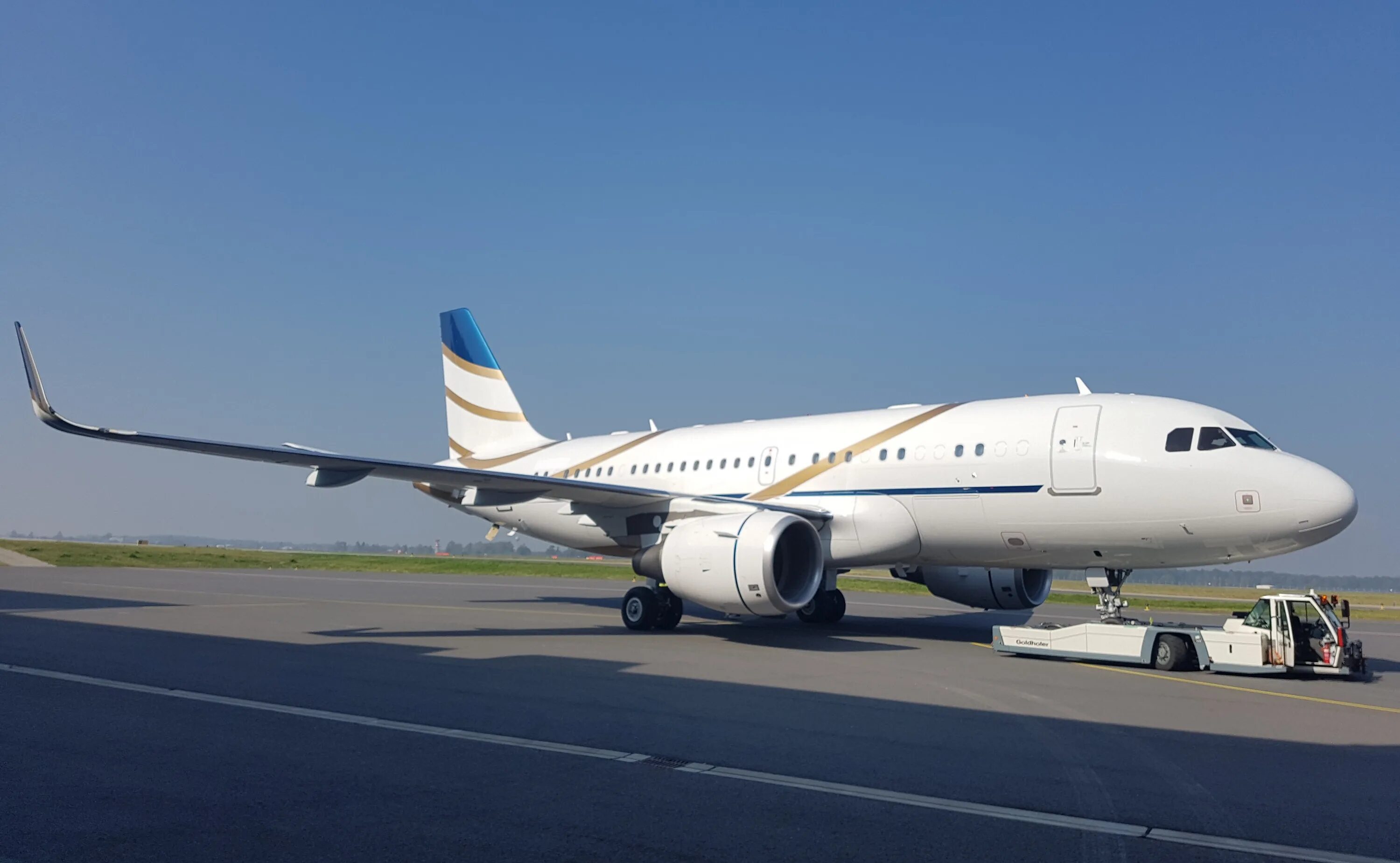 Скат аирлинес. Comlux malta. Kz airlines. Kz airlines. Boeing 737 air astana.