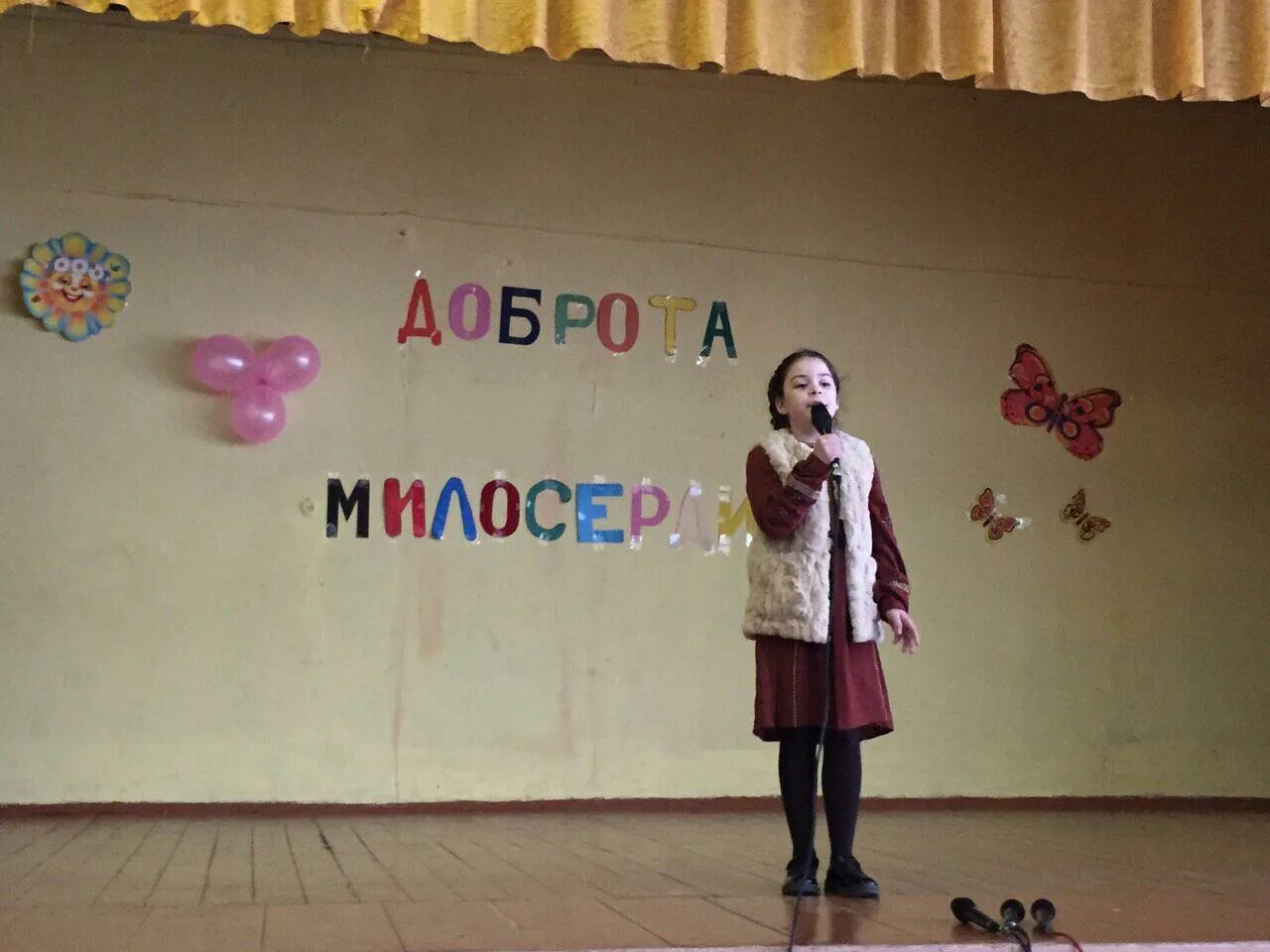 Ученица брянской школы. 52 школа брянск. брянск 52 школа учителя. ученики школы 52 брянск. 52 школа брянск официальный сайт.
