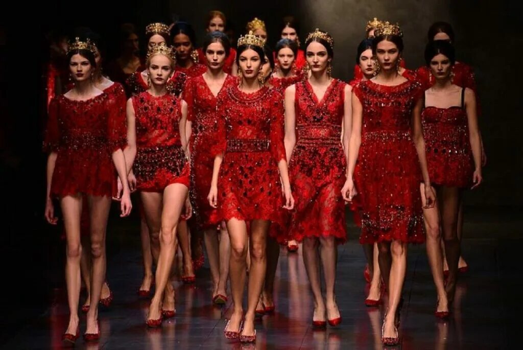 Real collection. Дольче Габбана 2023. Коллекция Дольче Габбана лето 2023. Dolce Gabbana 2023 коллекция. Дольче Габбана мода 2023.