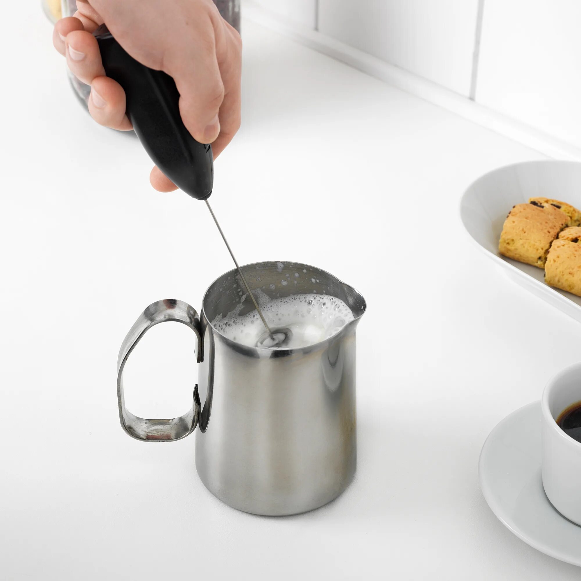 Капучинатор какие батарейки. Ручной вспениватель Electric Milk Frother. Взбивалка для молока икеа. Вспениватель молока икеа. Капучинатор Milk Frother.