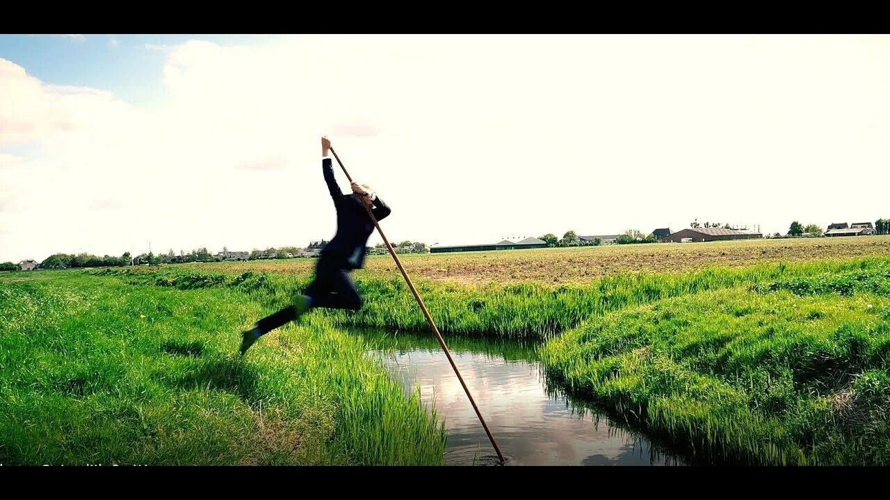 Заездок на реке. Река палка. Брук норбери. Бревно в воде. Сплав леса вычегда.