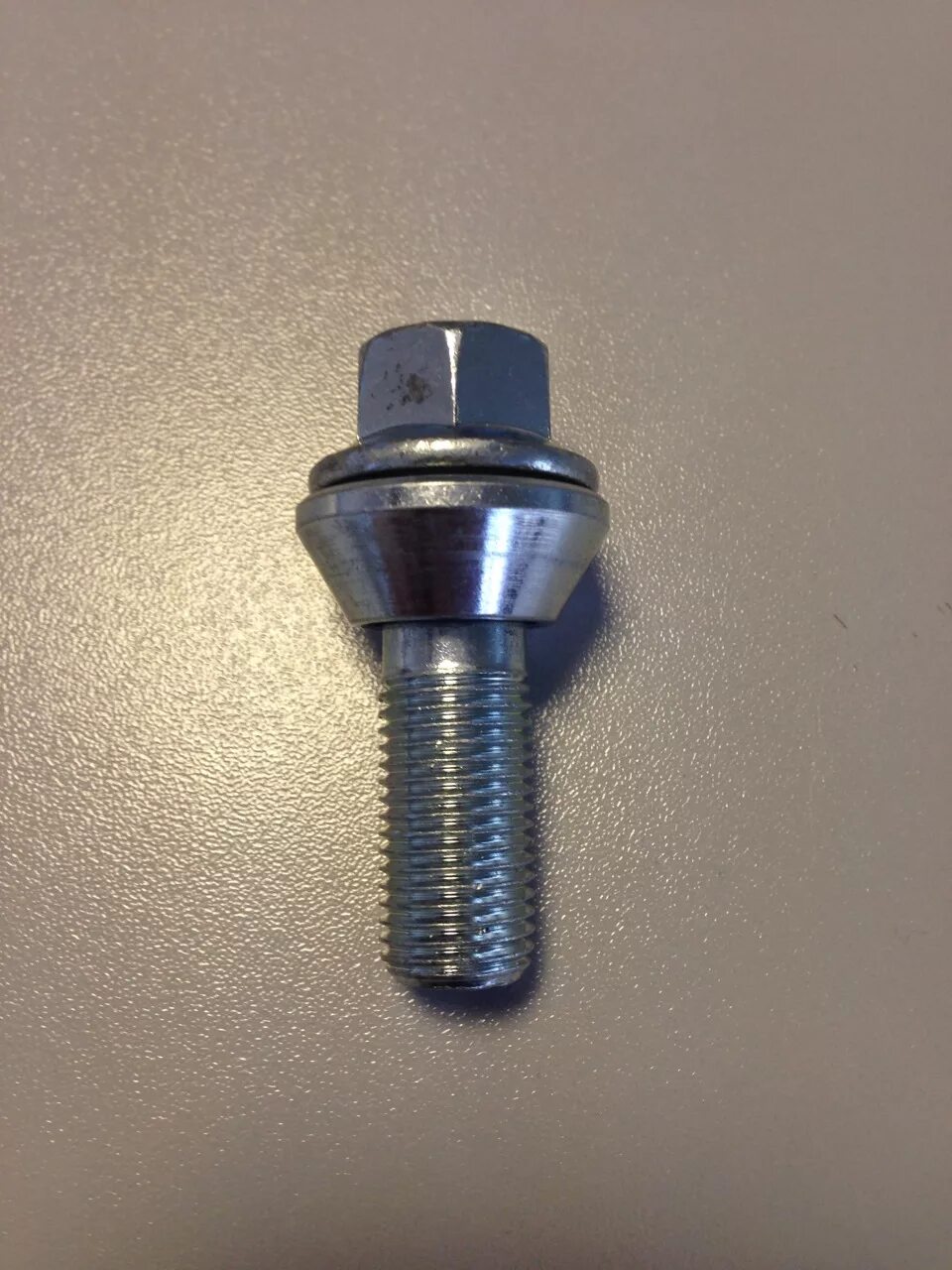 Болт-эксцентрик 2110. Болт эксцентрик для дисков. Болт эксцентрик для дисков. Болт эксцентрик для дисков. Болт колесный с эксцентриком m12x1.