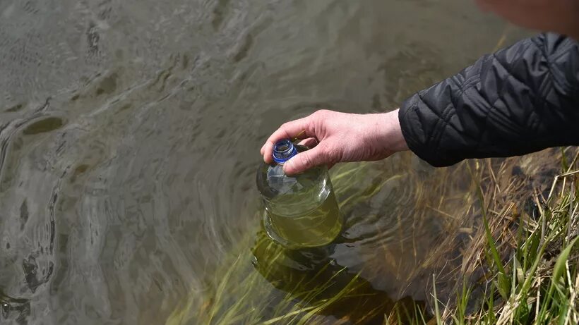 Вода из реки речная вода