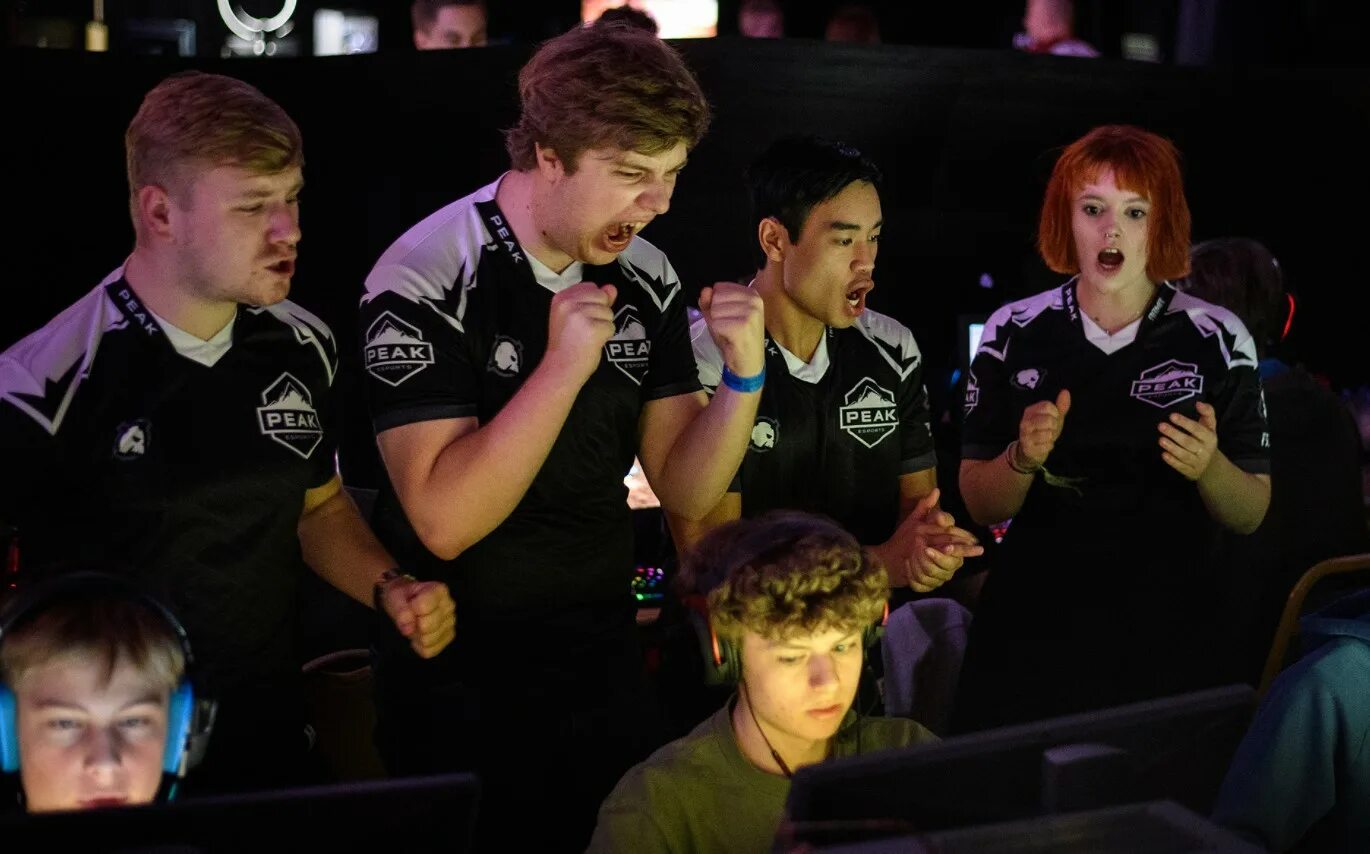 Самые киберспортсмены. Киберспорт. Самые красивые киберспортсмены. Киберспортсмены награждение. Китайские киберспортсмены.