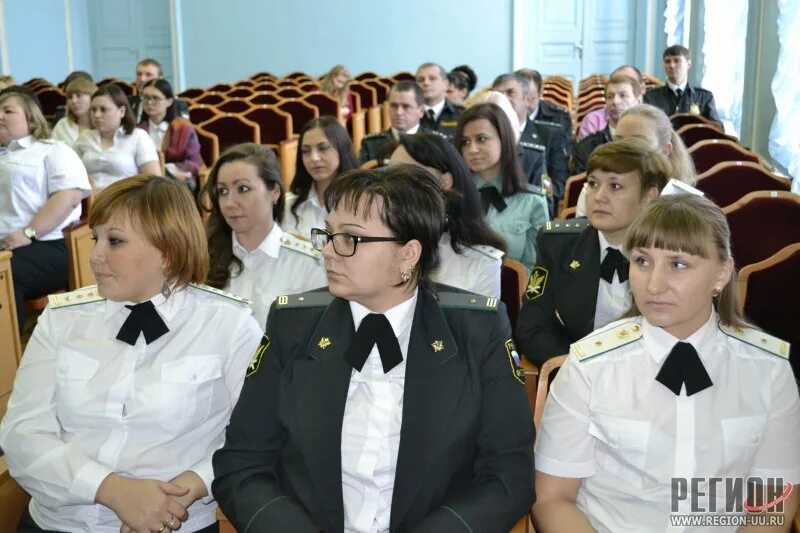 Принудительное работы в астрахани. Судебные приставы города троицк. Судебные приставы магнитогорск. Сотрудник судебных приставов. Судебные приставы троицк челябинская.
