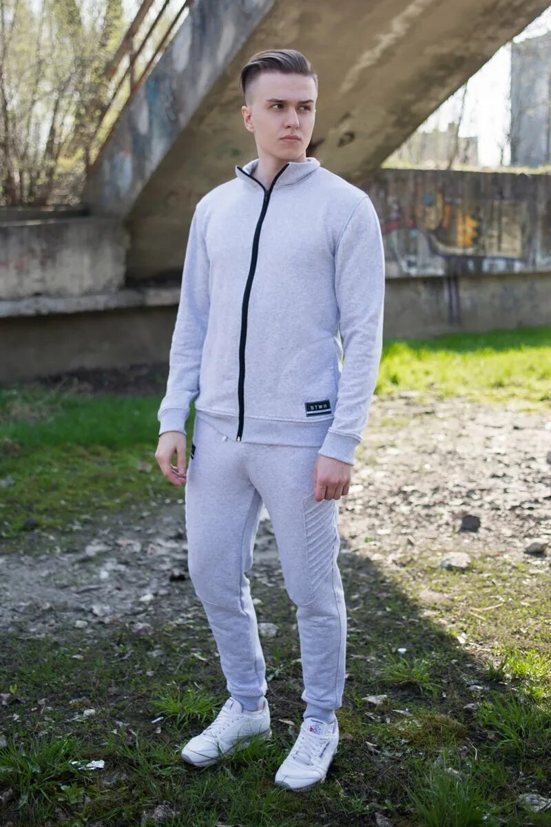 Штаны спортивные celio. Штаны nike tech fleece мужские серые. Серые джоггеры nike. Спорт костюм серый мужской. Спортивный костюм nike tech fleece мужской.