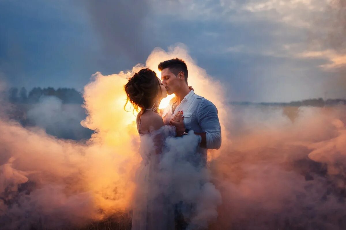 Согреешь огонь твоих глаз. Влюбленные в облаках. Влюбленные в тумане. Туман романтика.