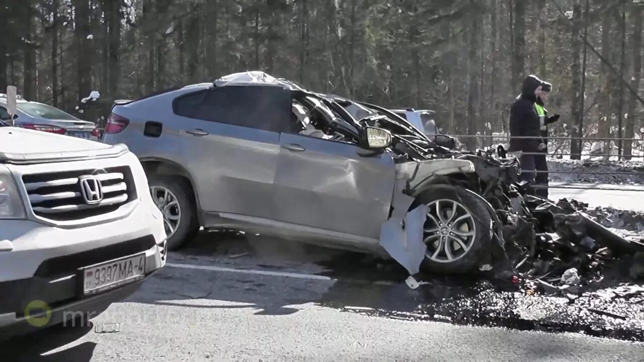 Бмв х6 дтп. Разбитые бмв х-6. Разбитые бмв х-6. Bmw x6 разбитый. Бмв х6 дтп.
