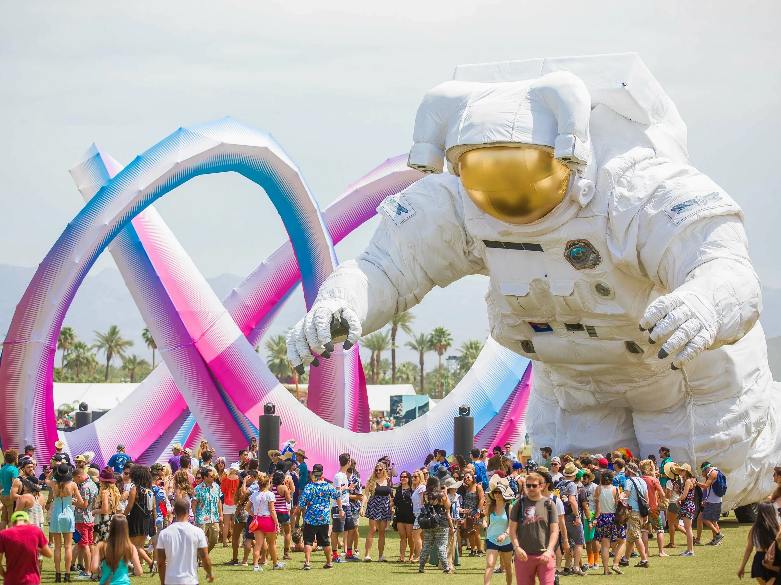 Считается одной из самых интересных. Coachella 2019. Коачелла 2024. Самые необычные праздники. Необычные мероприятия.