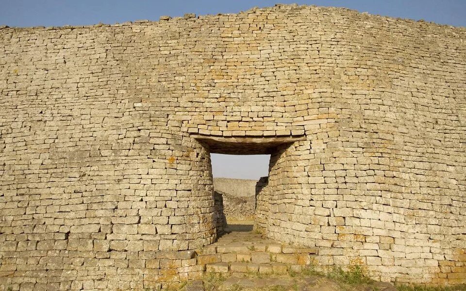 Египет фивы луксор. Затерянный город атлантида сити. Йемен руины. Великая китайская стена древняя. Тимгад амфитеатр.