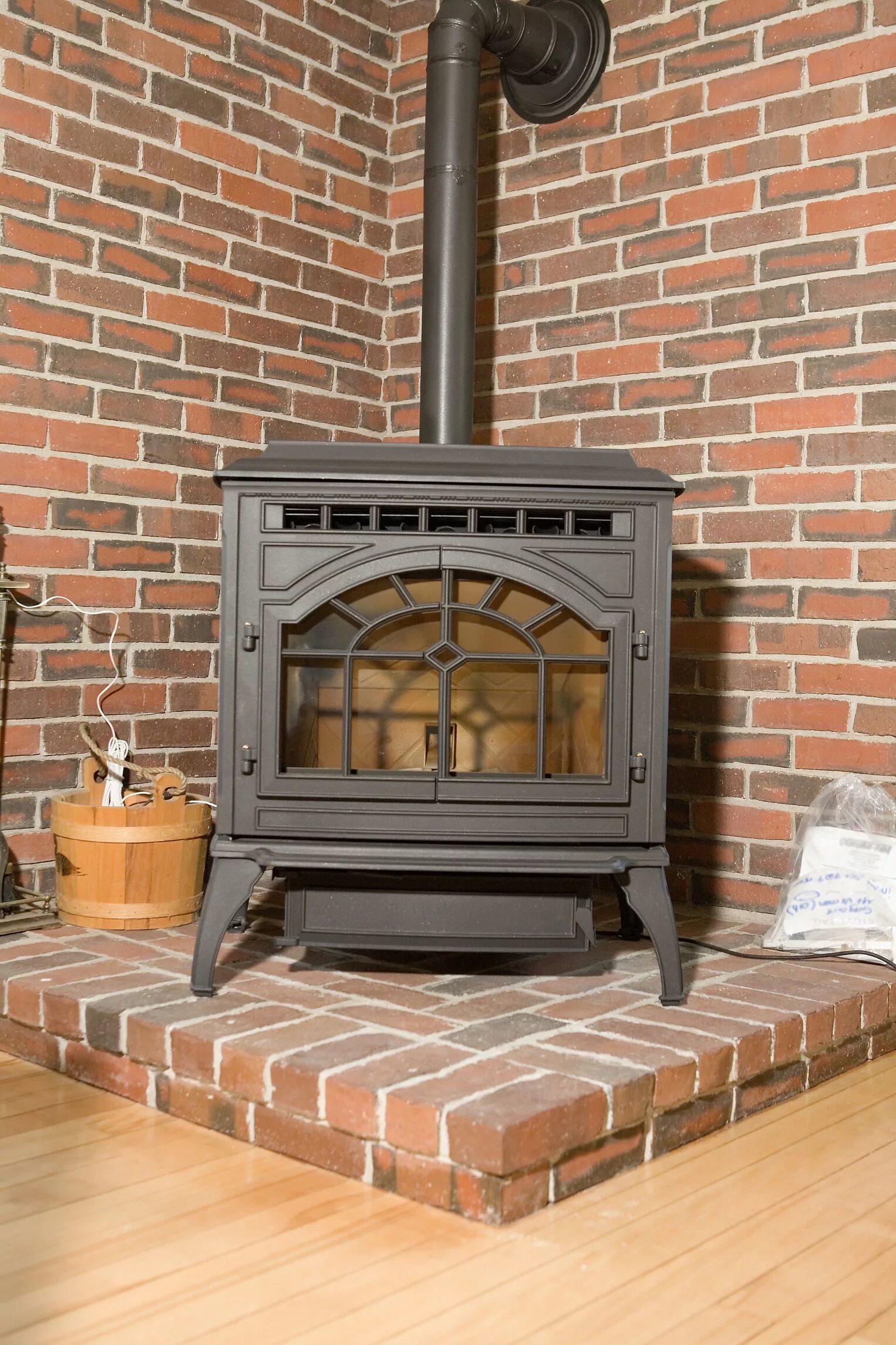 Купить печь стен. Cast Iron Stove печь. Печь камин Пауль. Печь камин Stolberg чугунная. Печь-камин «Афина-2».