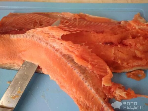 Как сделать филе из горбуши без костей. Лосось разделанный. Как сделать филе из горбуши без костей. Как сделать филе из горбуши без костей. Филе рыбы с кожей без костей.
