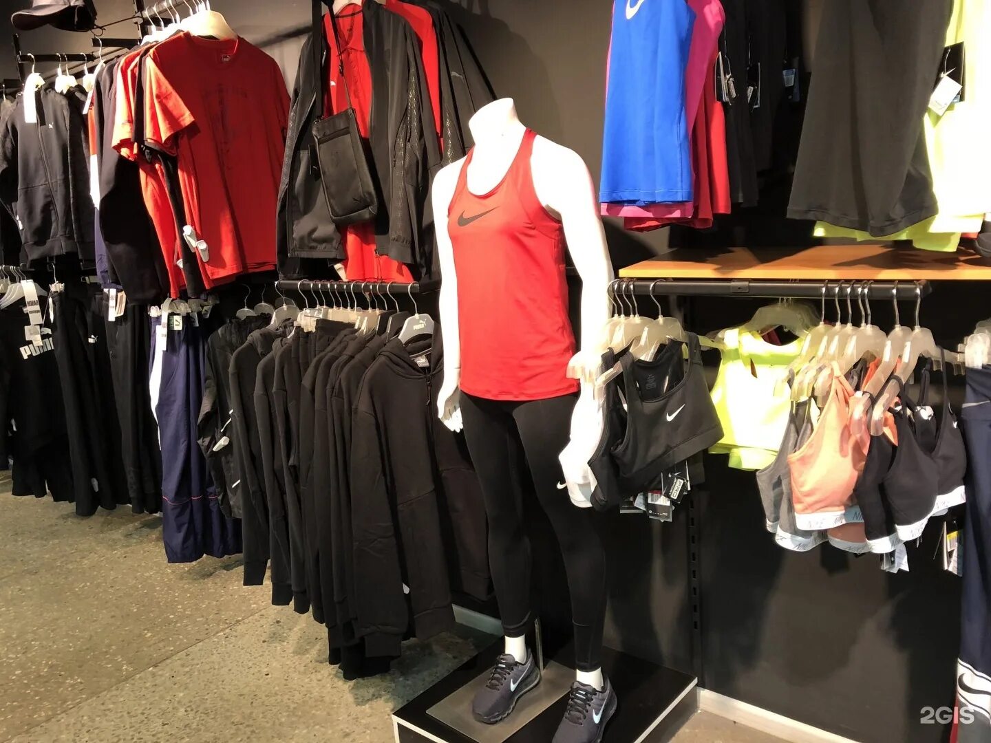 магазин форвард казань. магазин одежды пермь. максиспорт пермь. компрос 89 пермь. шоу рум магазин кроссовки.