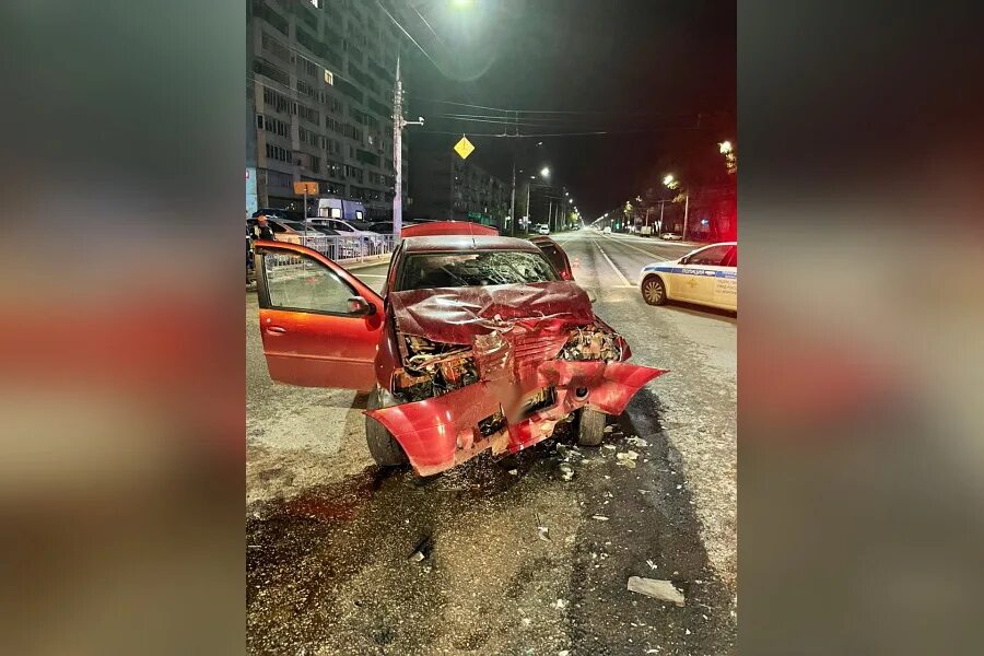 14 20 21 апреля. Авария на Ленинском проспекте Воронеж. ДТП Воронеж на Ленинском проспекте. ДТП Екатеринбург сегодня.