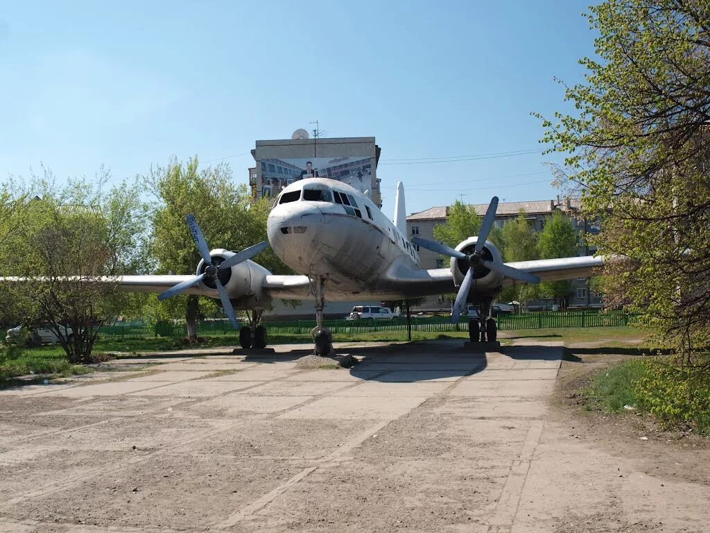 Куйбышев Новосибирская область. Парк Победы Куйбышев НСО. Памятники города Куйбышева НСО. Куйбышев НСО самолет. Население куйбышева новосибирской области