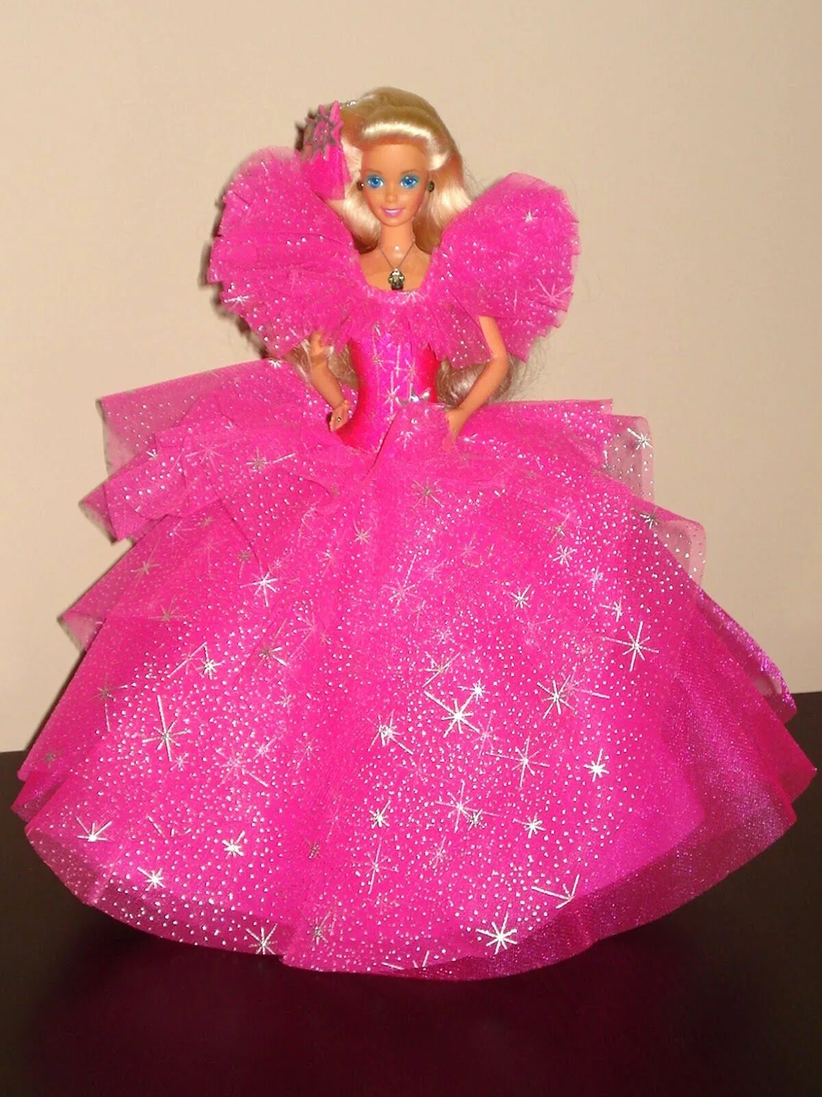 Barbie happy. Барби холидей 1990. барби хэппи холидей 1990. коллекция barbie 1990. барби holidays 1990 год.