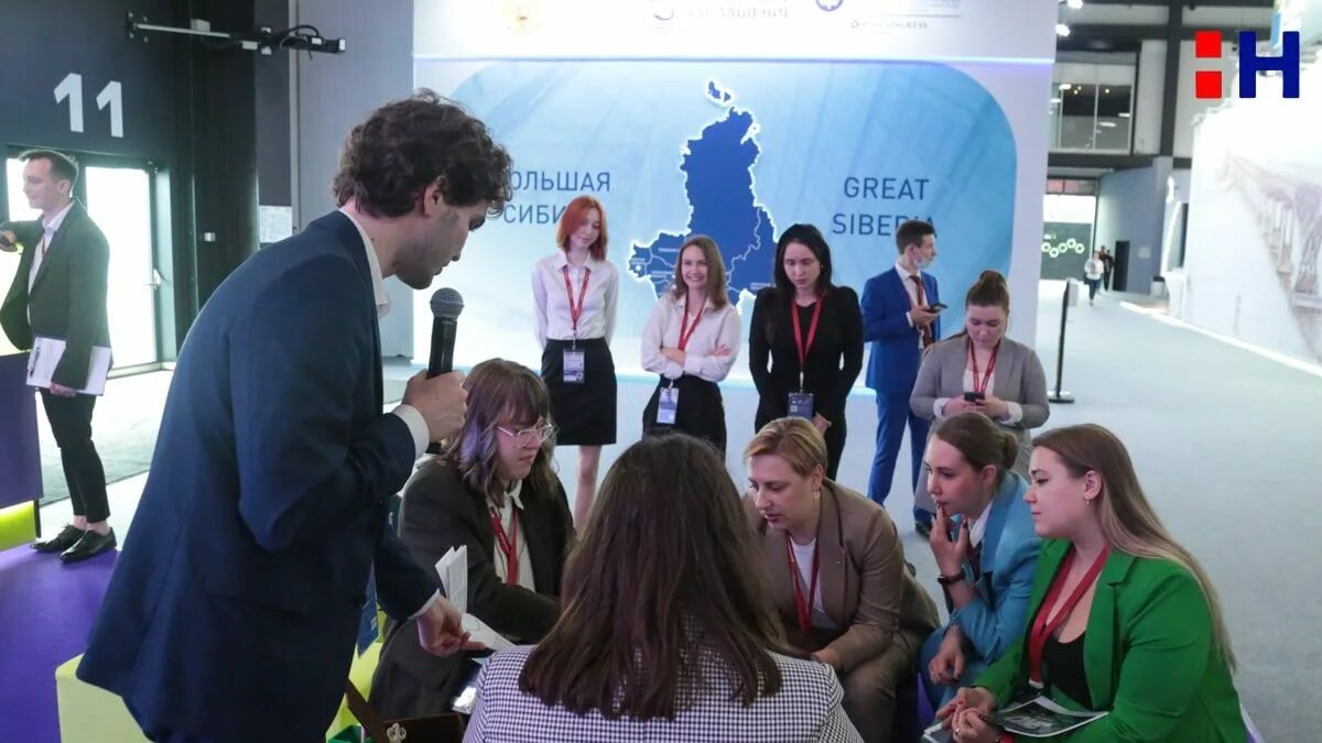 Росмолодежь события 2025. Пмэф 2025 росмолодежь. молодежный экономический форум 2025. стенд росмолодежи пмэф. пмэф 2025.