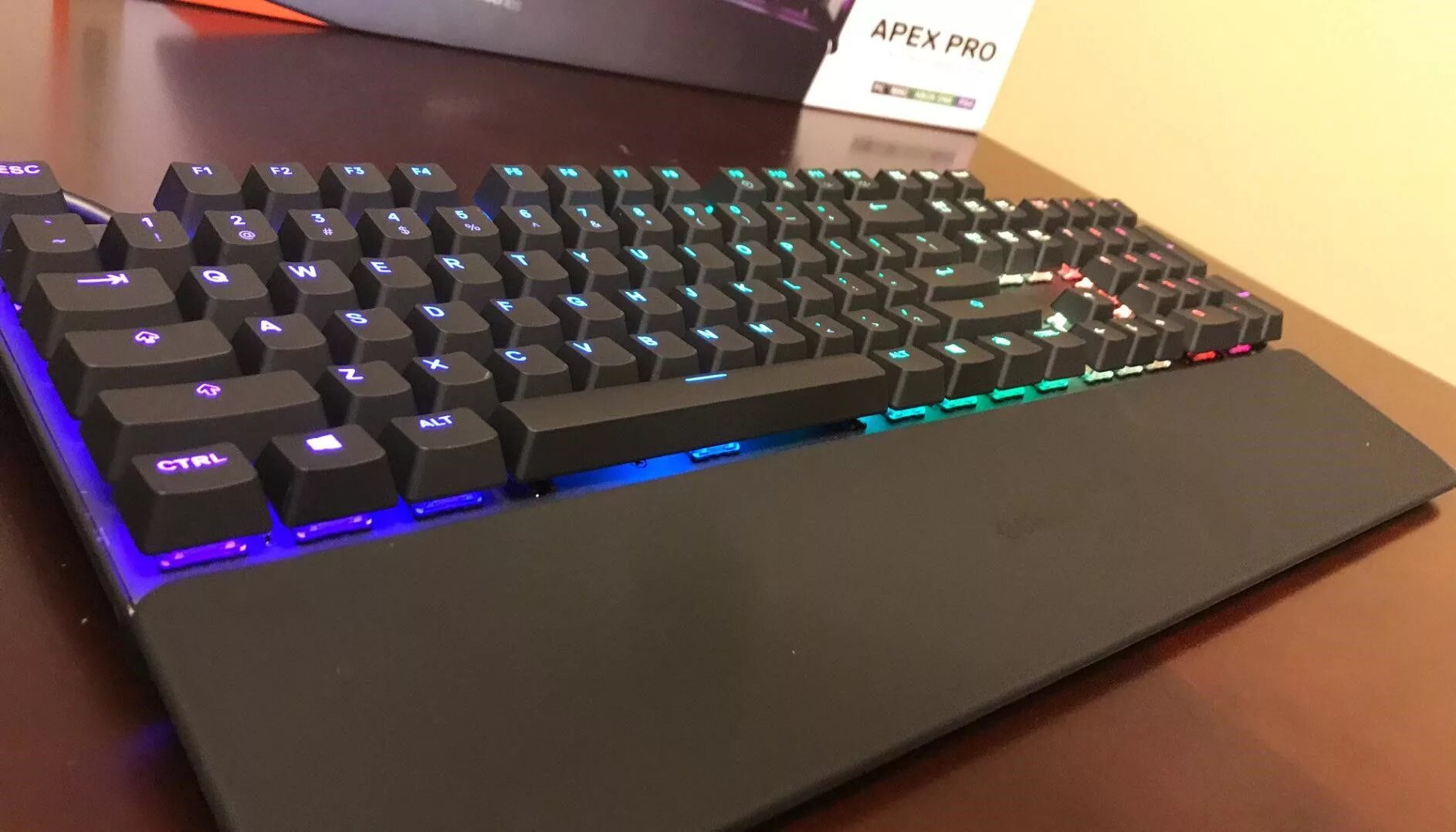 Apex pro купить. Клавиатура СТИЛСЕРИЕС Апекс про. Steelseries Apex Pro. Apex 3 TKL. Steelseries Apex Pro 2013.