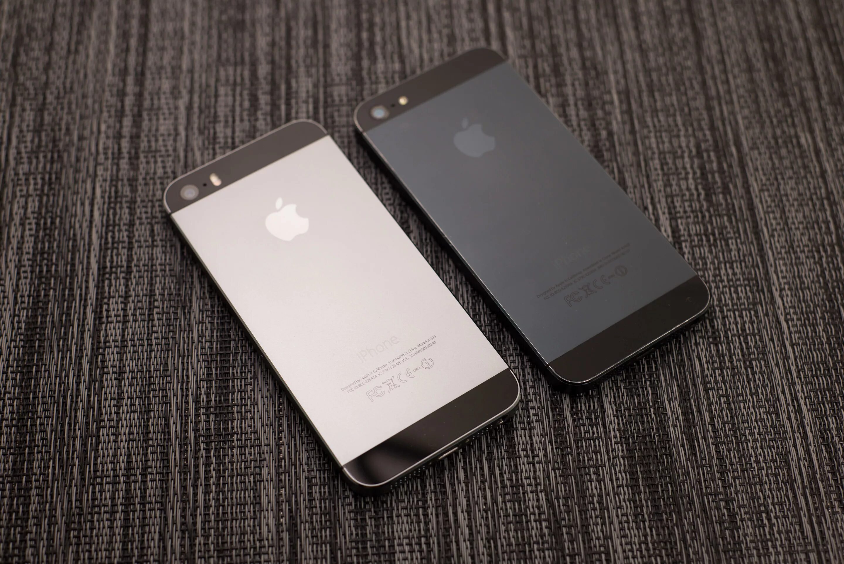 Iphone 5 год. Iphone 5s. Iphone 5s Space Gray. Айфон 5 и айфон 5s. Айфон 5 и 5s отличия внешние.