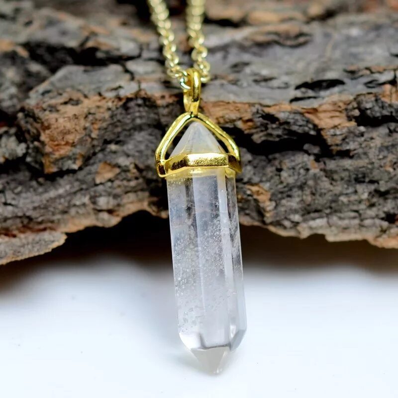 Crystal pendant. Камневеды кулон Кристалл. Подвески с кристаллами. Подвеска с камнем. Подвеска с кристаллом камня.