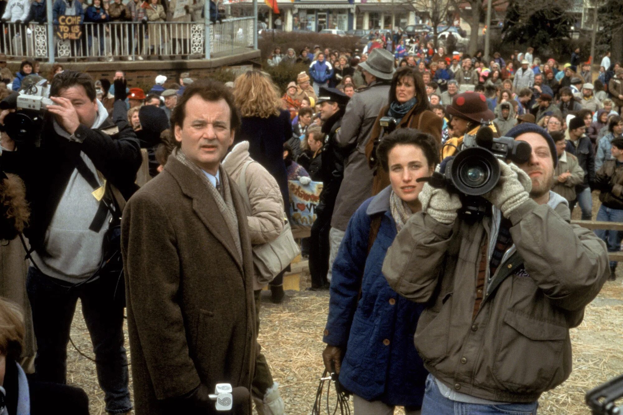 Groundhog Day 1993. Билл Мюррей день сурка 1993. День сурка / Groundhog Day (1993). Энди МАКДАУЭЛЛ И Билл Мюррей.