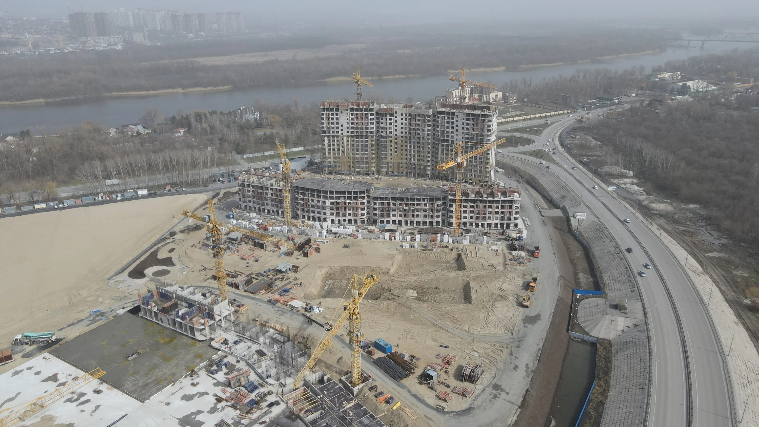 Строительство первого жилого микрорайона на Левом берегу Дона в Ростове "Левобер