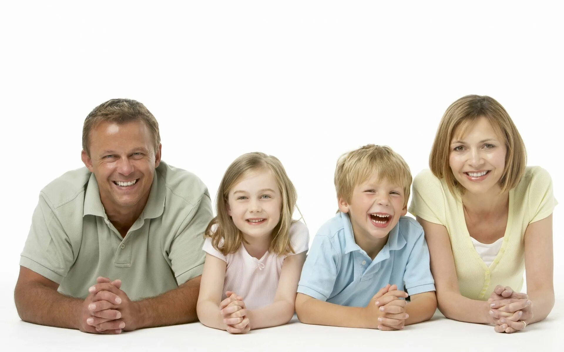 Родители и дети. Счастливые дети и родители. Семья на белом фоне. Семья на прозрачном фоне.