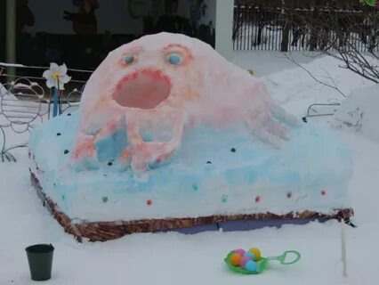 Осьминог из снега в детском