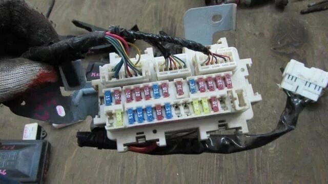 Предохранители и обозначения NISSAN SKYLINE V35 - Nissan Skyline (V35), 2,5 л, 2
