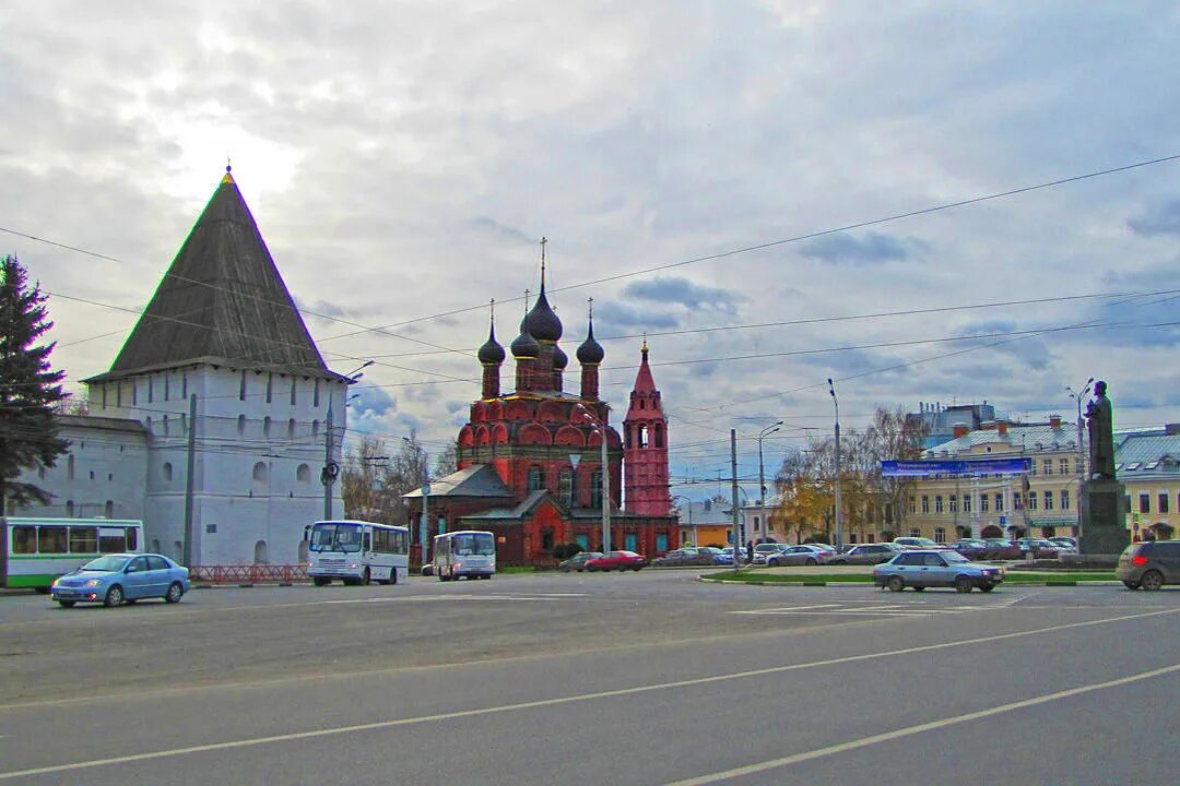 Кремль на богоявленской площади ярославль. Площади ярославля фото. Площади ярославля фото. Ярославль достопримечательности площадь богоявления. Пл волкова ярославль.