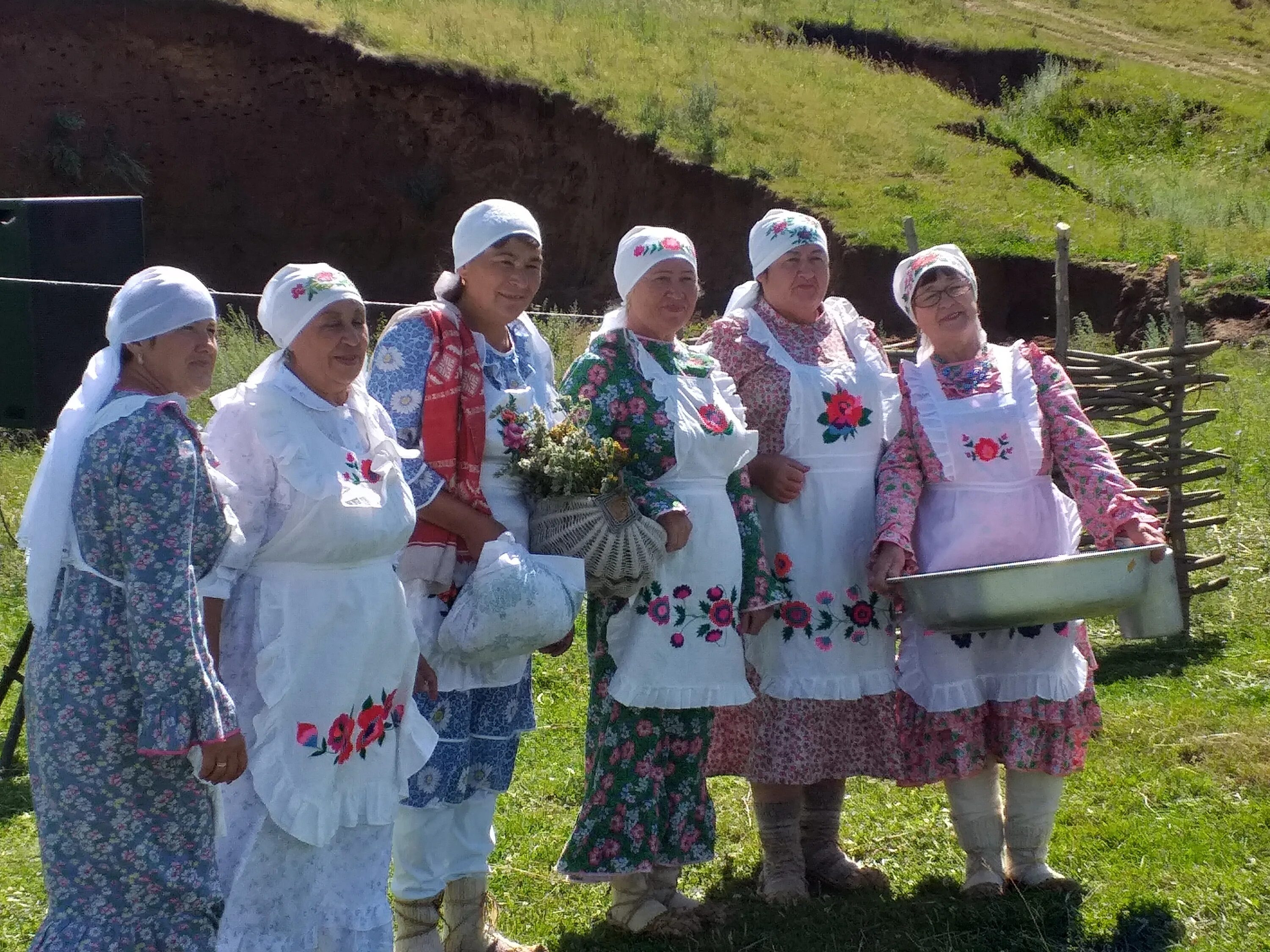 Авыл кызлары. Зилаирский район праздник курая. Малоюлдыбаево Зилаирский район. Ямансаз Зилаирский район. Хатыннар.